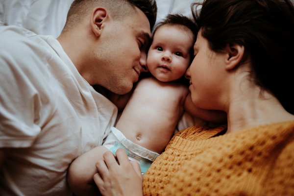 Der Weg zur engen Eltern-Kind-Bindung: Die große Bedeutung des Bondings mit deinem Neugeborenen - Die Magie des Bondings mit einem Neugeborenen: Tipps für eine starke Eltern-Kind-Bindung