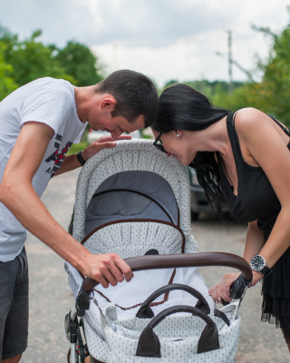 Babys erster Trip: Praktische Tipps für entspannte Ausflüge - Unvergessliche Momente schaffen: So gelingen die ersten Ausflüge mit deinem Baby