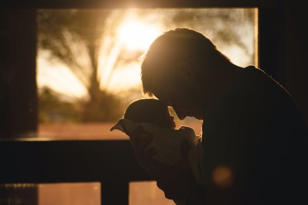 Väter in der Neugeborenenphase: Praktische Tipps für eine aktive Einbindung und starke Bindung - Väter in der Neugeborenenphase: Praktische Tipps für eine aktive Einbindung und starke Bindung